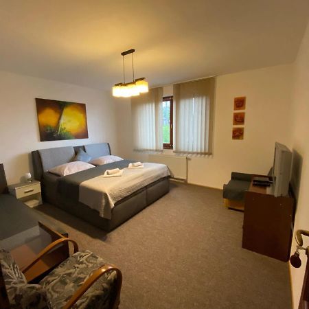 Brezno 2 Izbovy Apartman Sabi Dış mekan fotoğraf