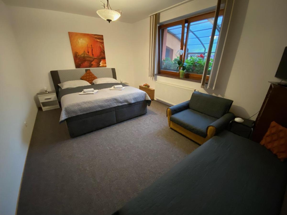 Brezno 2 Izbovy Apartman Sabi Dış mekan fotoğraf