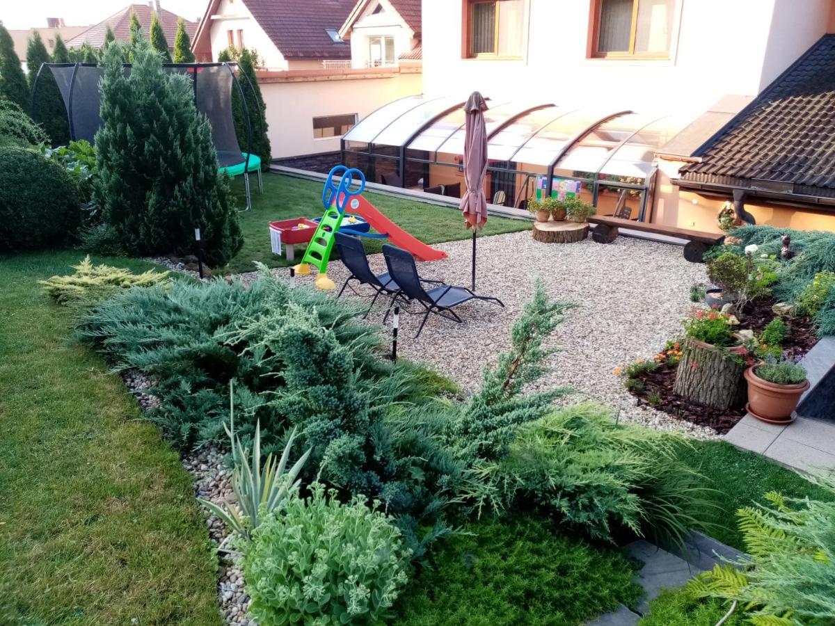 Brezno 2 Izbovy Apartman Sabi Dış mekan fotoğraf