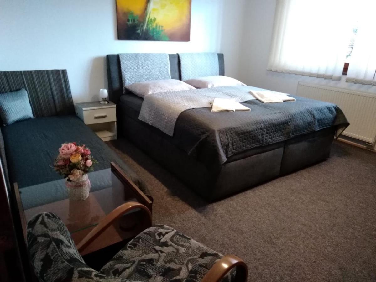Brezno 2 Izbovy Apartman Sabi Dış mekan fotoğraf