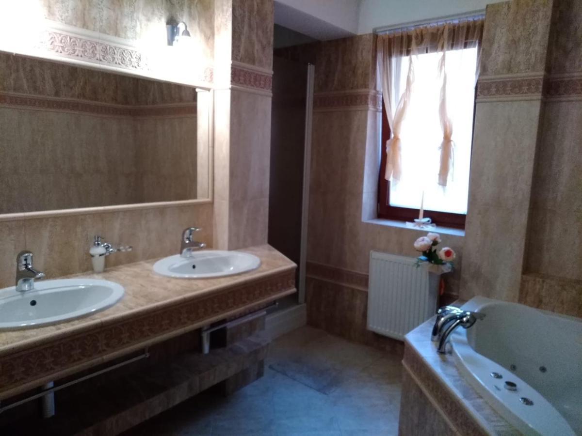Brezno 2 Izbovy Apartman Sabi Dış mekan fotoğraf