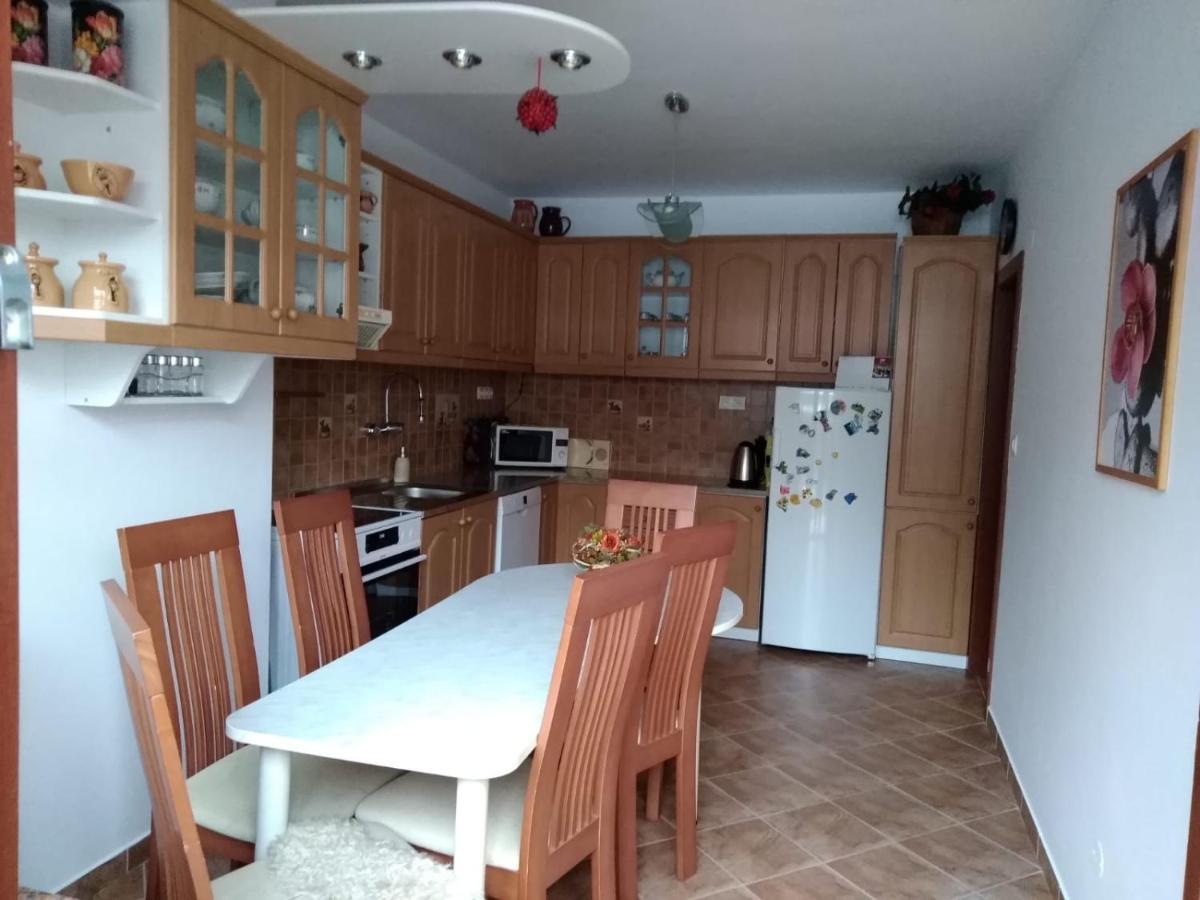 Brezno 2 Izbovy Apartman Sabi Dış mekan fotoğraf